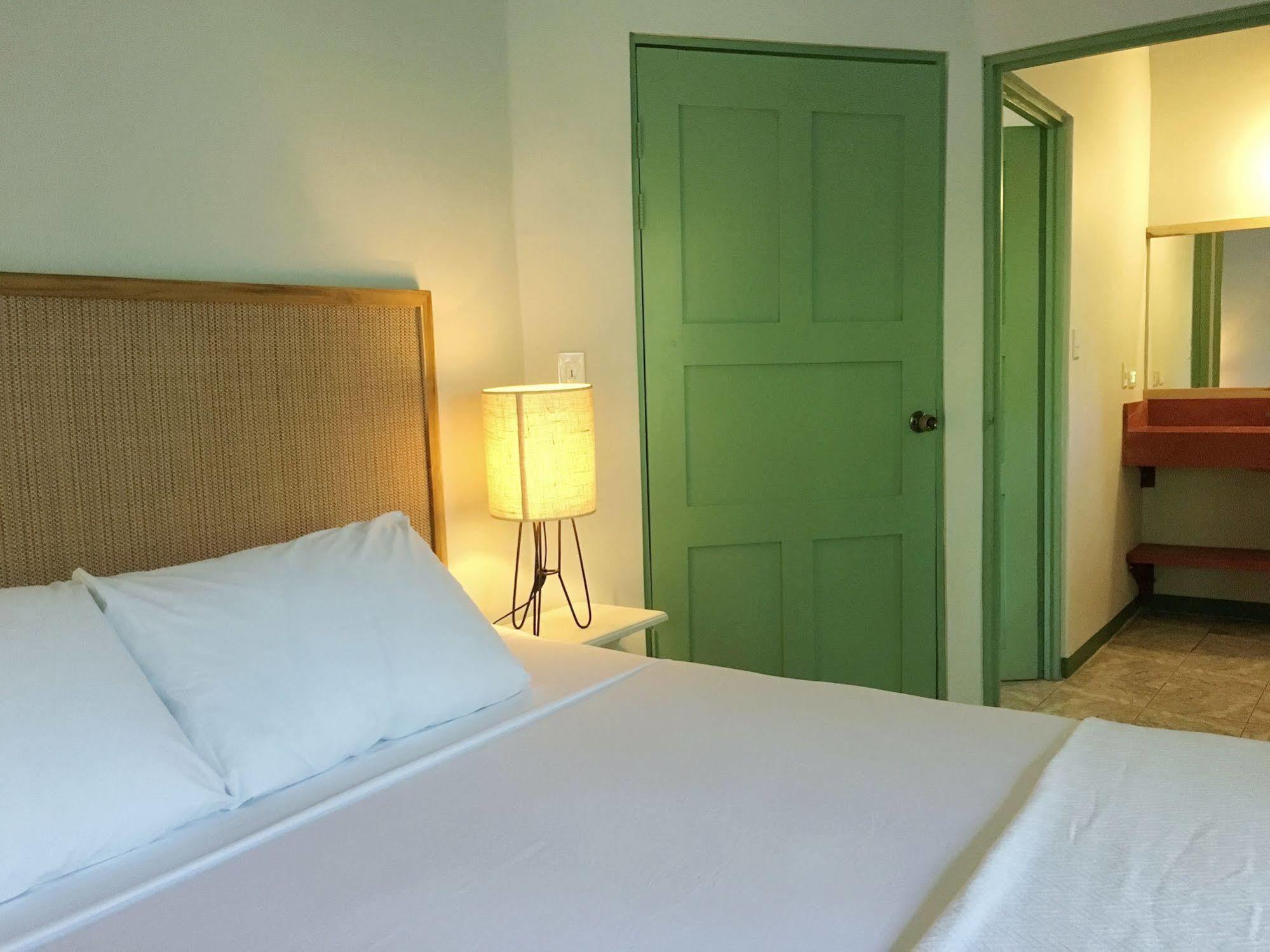 Harbor Reef Hotel ノサラ エクステリア 写真