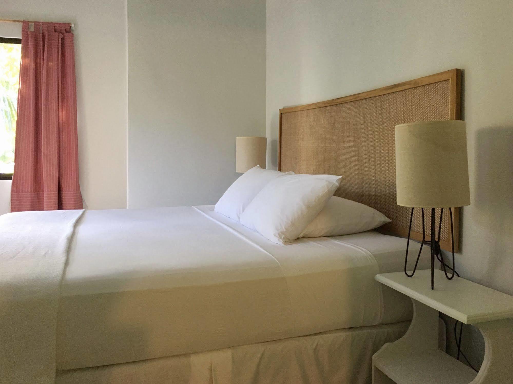 Harbor Reef Hotel ノサラ エクステリア 写真